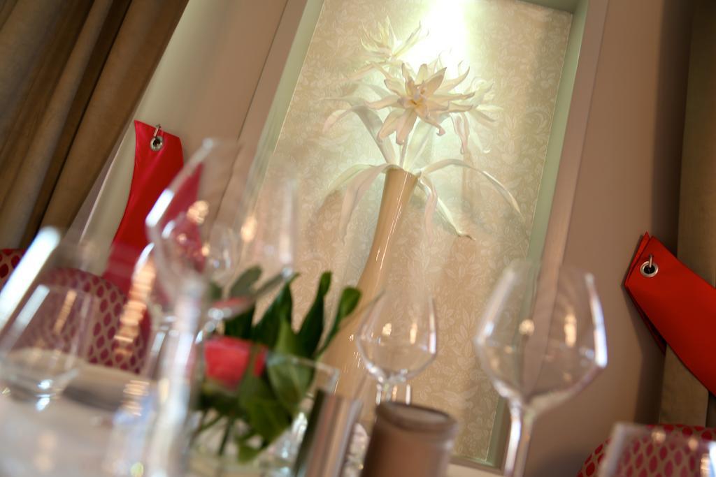 Hotel Restaurant Le Lion D'Or Saint-Hilaire-du-Harcouët Eksteriør bilde