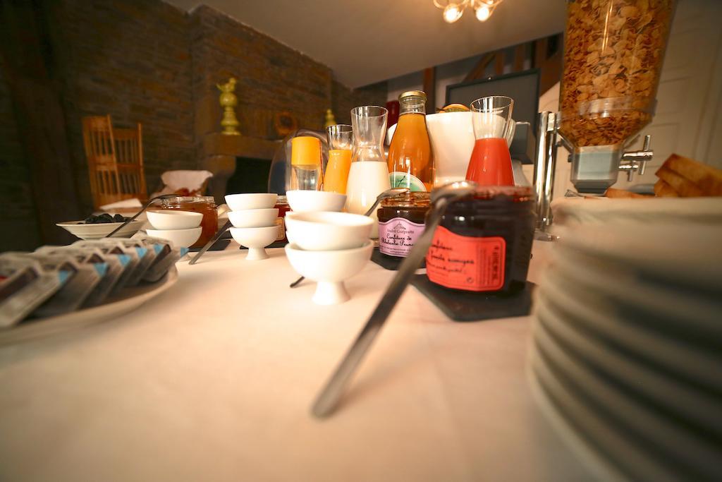 Hotel Restaurant Le Lion D'Or Saint-Hilaire-du-Harcouët Eksteriør bilde