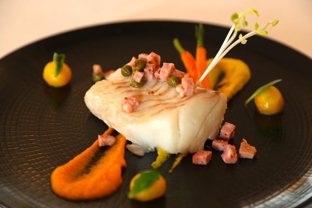 Hotel Restaurant Le Lion D'Or Saint-Hilaire-du-Harcouët Eksteriør bilde