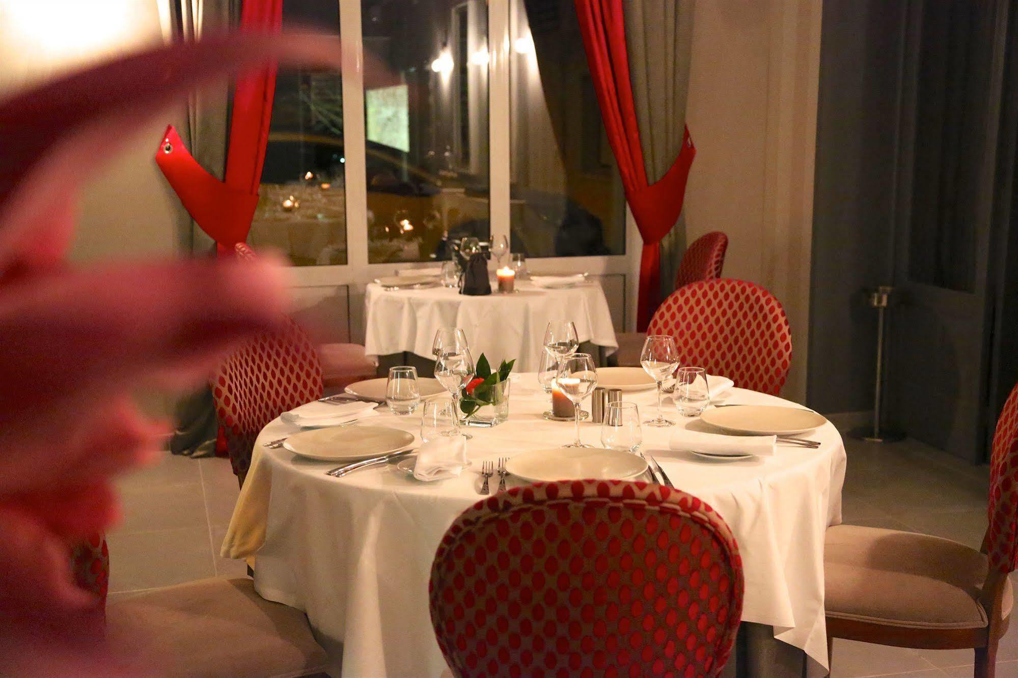 Hotel Restaurant Le Lion D'Or Saint-Hilaire-du-Harcouët Eksteriør bilde