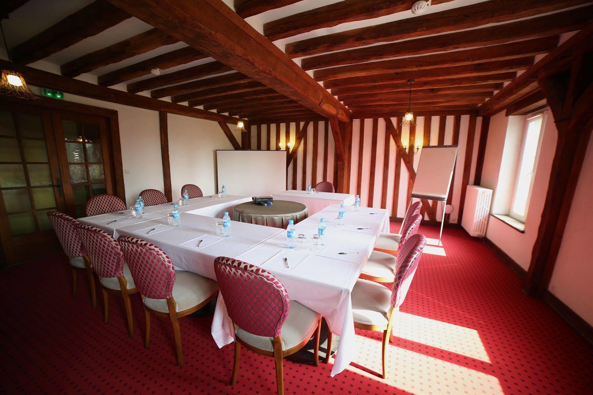 Hotel Restaurant Le Lion D'Or Saint-Hilaire-du-Harcouët Eksteriør bilde
